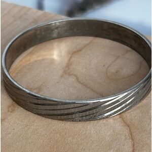 Monet vintage 70’s bracelet/ silver tone/ bangle style